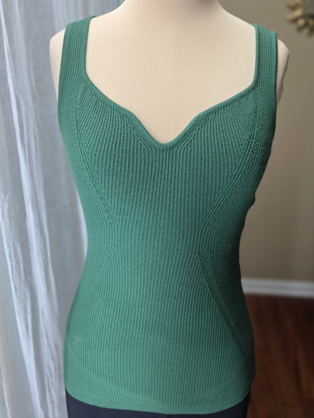 WHBM Green Ribbed Knit Sweater Tank XS Sweetheart Neck Rayon Fitted Layering Top